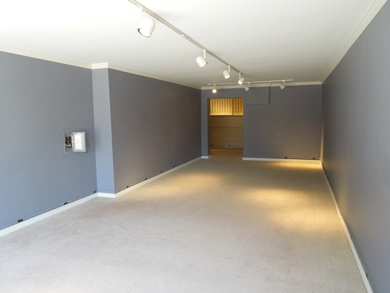 More Photos Of 15 N High St, Covington Storefront For Sale