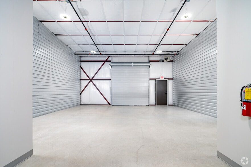 More Photos Of 7001 W. I-10, San Antonio Office For Lease