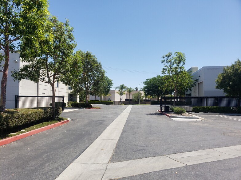 More Photos Of 6688 Doolittle Ave, Riverside Warehouse For Sale