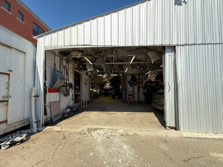 More Photos Of 4278 St Frontenac, Frontenac Auto Repair For Sale