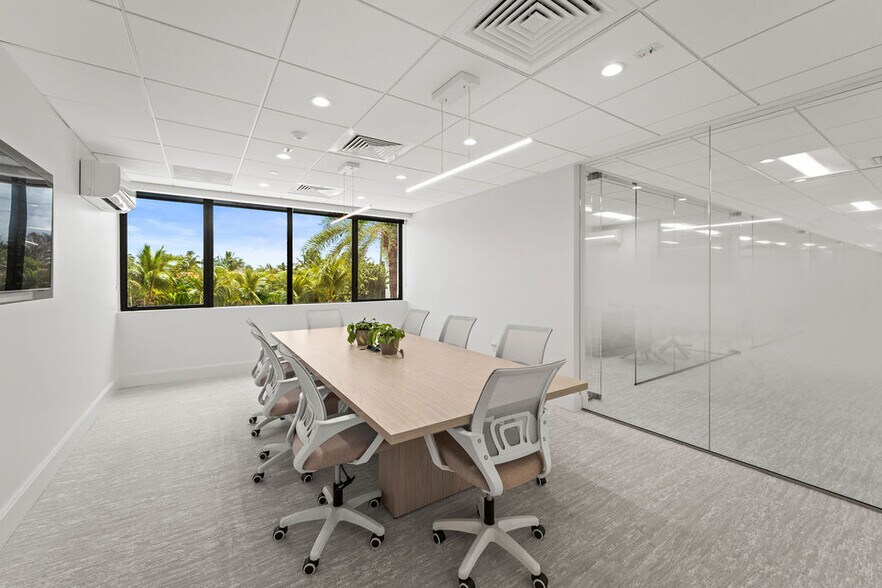 More Photos Of 324 Royal Palm Way, Palm Beach Office For Lease