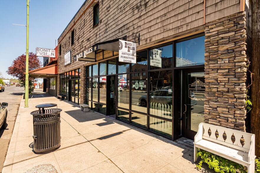 More Photos Of 320 N Main St, Prineville Storefront Retail Office For Sale