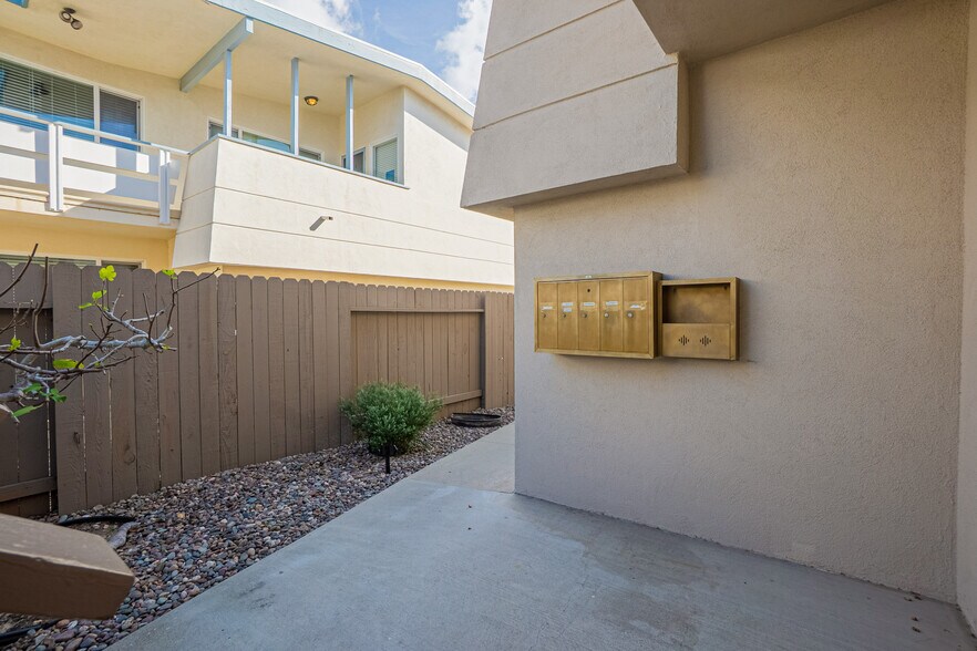 More Photos Of 523 Avenue G, Redondo Beach Apartments For Sale