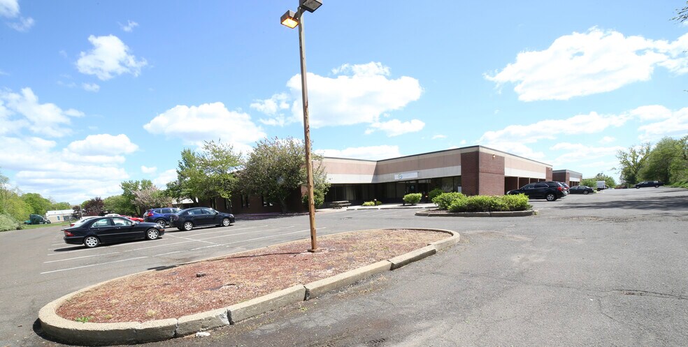 More Photos Of 10 Fairfield Blvd, Wallingford Office For Sale