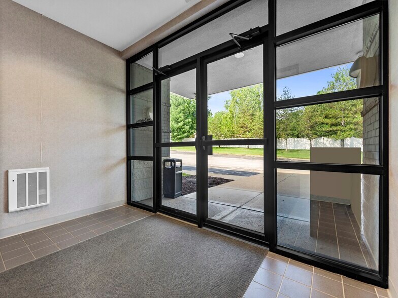 More Photos Of 174 Clarkson Rd, Ballwin Office For Sale