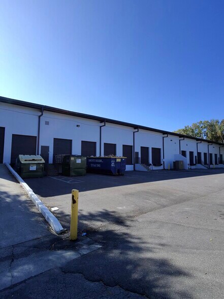 More Photos Of 5525 Johns Rd, Tampa Light Distribution For Lease