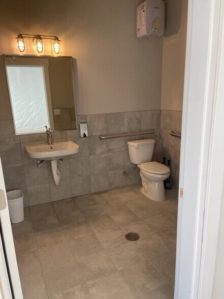 More Photos Of 12421 State Ave, Marysville Office Residential For Lease