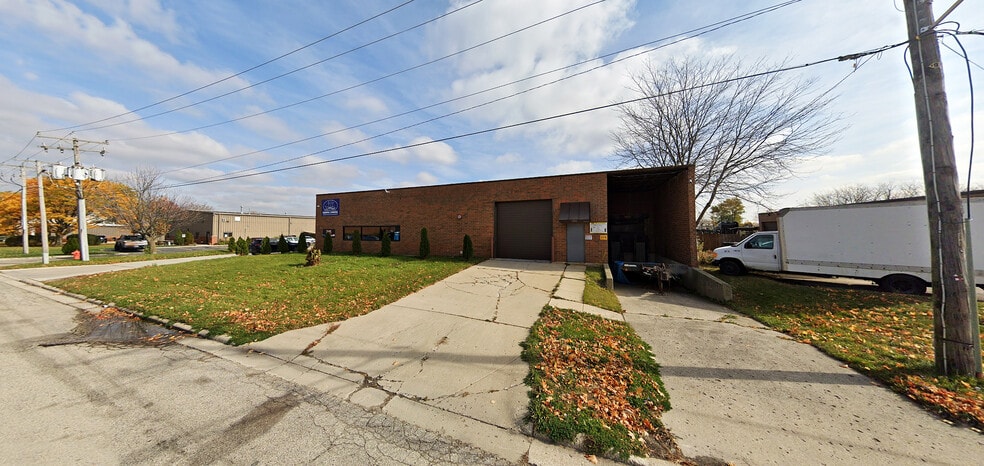 Primary Photo Of 375 Renner Dr, Elgin Warehouse For Lease