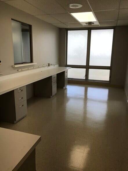 More Photos Of 4520 Oberlin Ave, Lorain Medical For Sale