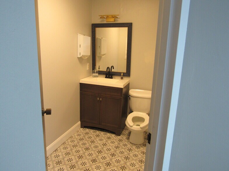 More Photos Of 595 W Granada Blvd, Ormond Beach Medical For Sale