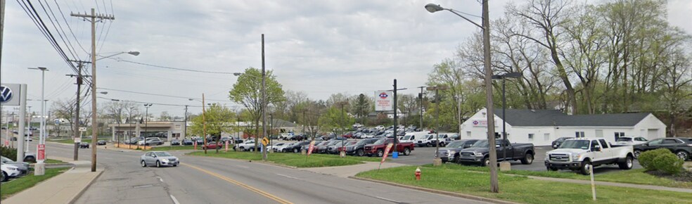 More Photos Of 263 Broadway Ave, Bedford Auto Dealership For Lease