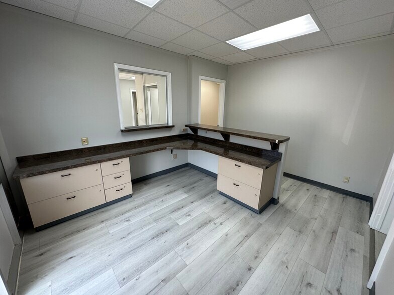More Photos Of 1401 Applewood Dr, Dalton Medical For Lease