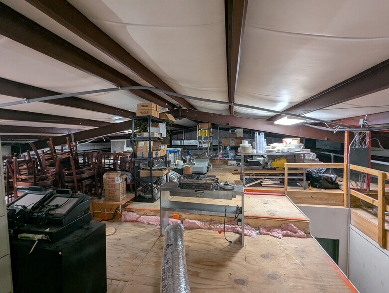 More Photos Of 1465 N Main St, Vidor Freestanding For Sale