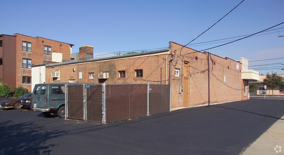 More Photos Of 1141-1143 New Britain Ave, West Hartford Storefront Retail Office For Lease