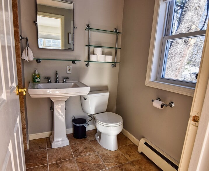 More Photos Of 27 Route 25, Plymouth Hospitality For Sale