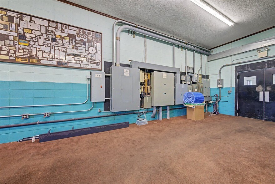 More Photos Of 16771 S 15th St, Galesville Warehouse For Sale