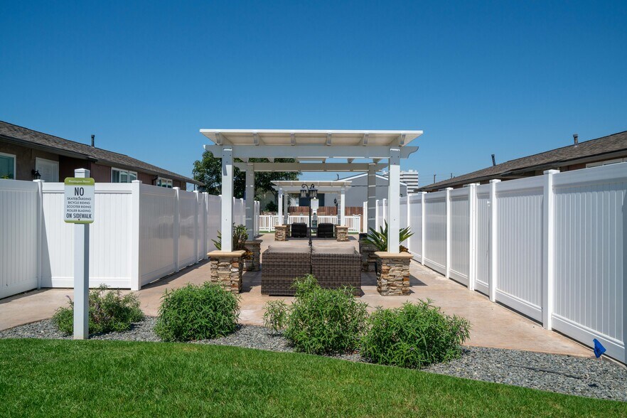 More Photos Of 19131-19161 Delaware St, Huntington Beach Apartments For Sale