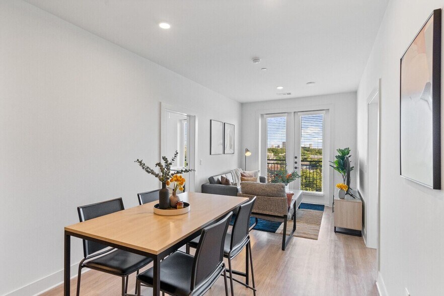 More Photos Of 713 Richmond Ave, Houston Apartments For Lease