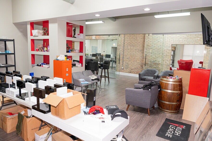 More Photos Of 7101-7129 S Yates Blvd, Chicago Office For Lease