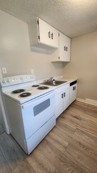 More Photos Of 400 E Sherman St, Hutchinson Apartments For Sale
