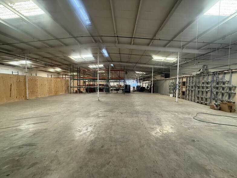 More Photos Of 911 N Frio St, San Antonio Manufacturing For Lease