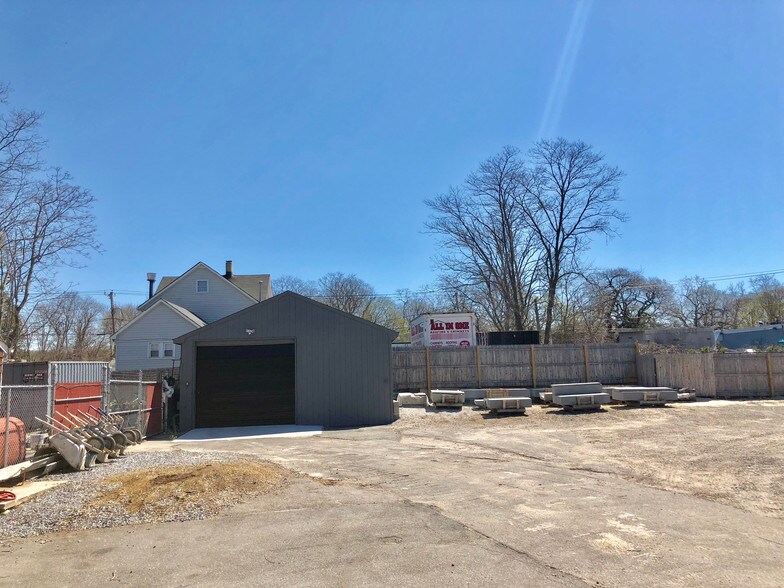 More Photos Of 96-122 Railroad Ave, Center Moriches Freestanding For Sale