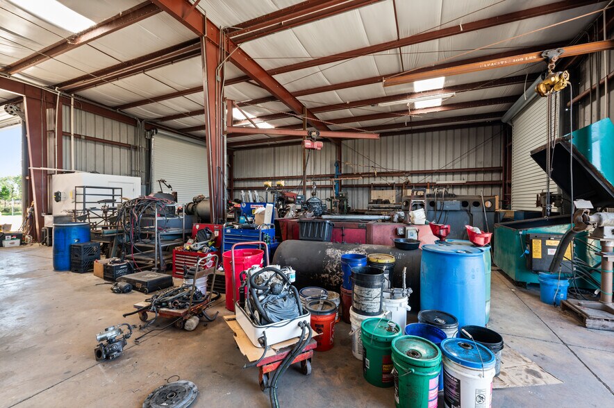 More Photos Of 2640 Avenue of the Americas St, Englewood Warehouse For Sale