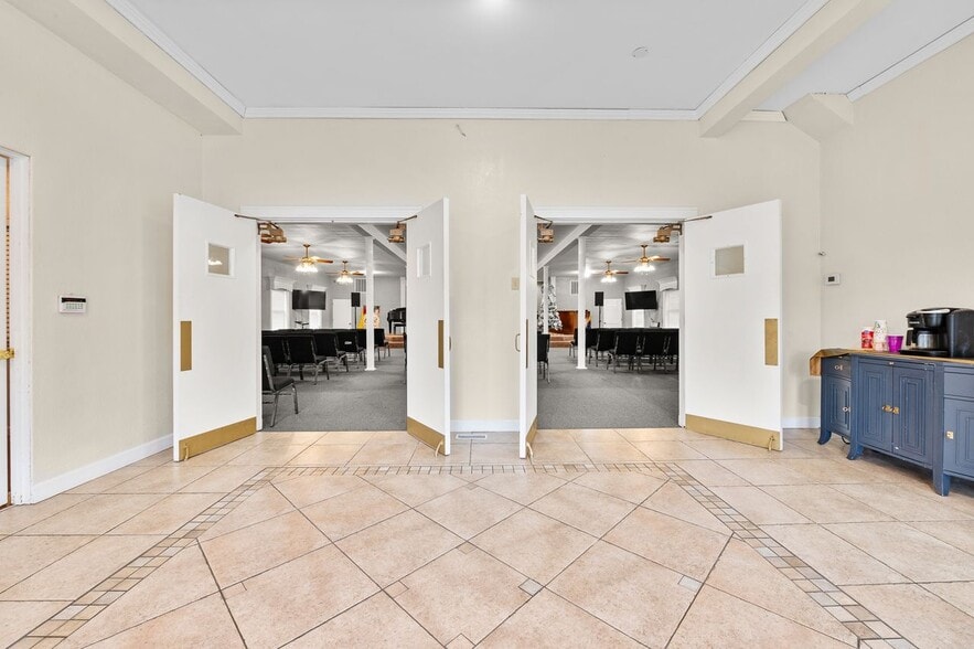 More Photos Of 8861 Botanical Ave, Caseyville Specialty For Sale