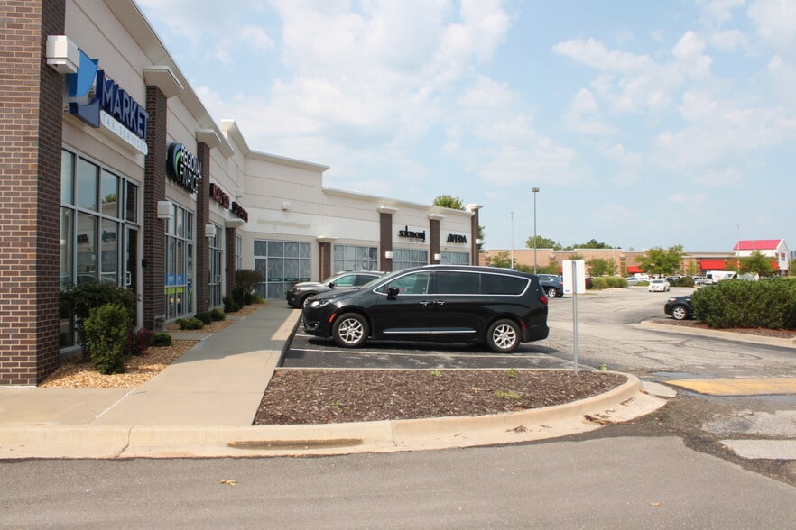 Primary Photo Of 18920 E Valley View Pky, Independence Storefront For Lease