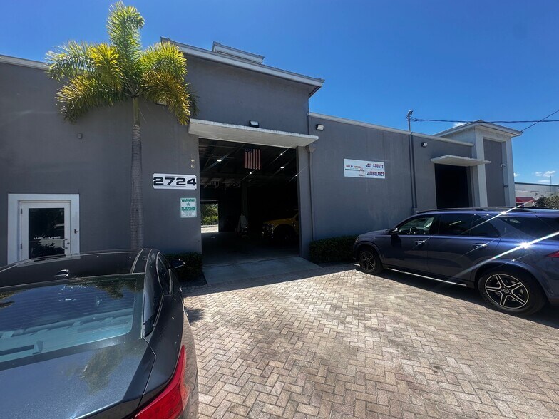 More Photos Of 2724 Shawnee Ave, West Palm Beach Showroom For Lease