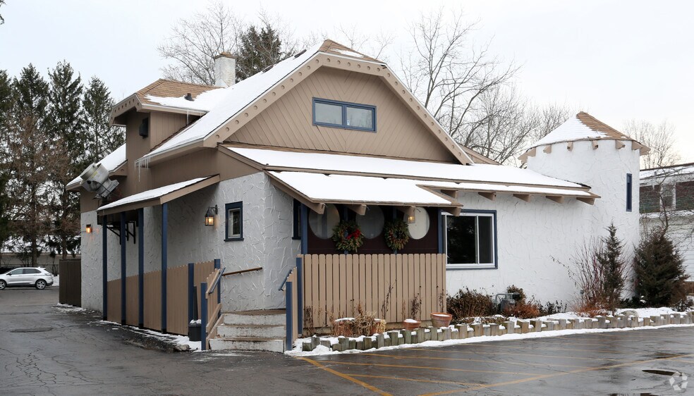 More Photos Of 406 N Main St, Thiensville Restaurant For Sale