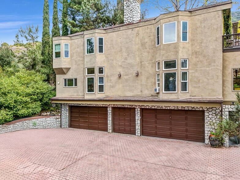 More Photos Of 21095 Raquel Rd, Laguna Beach Specialty For Sale