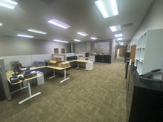 More Photos Of 5908 Breckenridge Pky, Tampa Research And Development For Sale