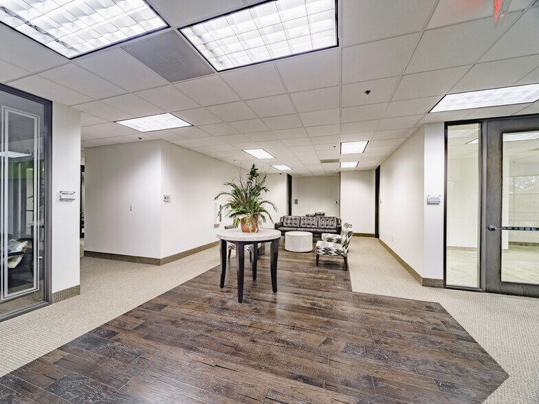 More Photos Of 4701 Old Shepard Pl, Plano Medical For Lease