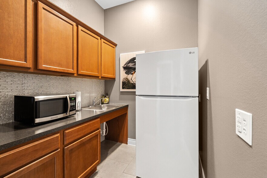 More Photos Of 1490 Rusk Rd, Round Rock Coworking Space