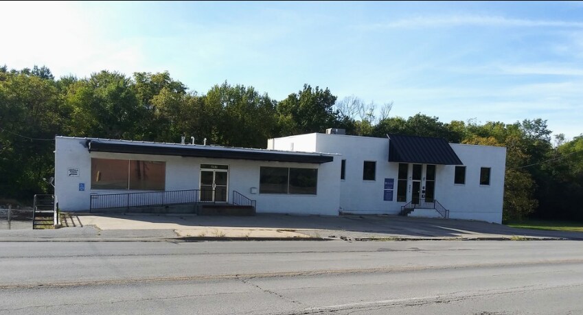 More Photos Of 5520-5542 Raytown Rd, Raytown Light Manufacturing For Lease