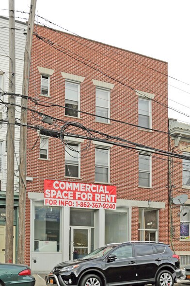 More Photos Of 32-31 Greenpoint Ave, Long Island City Apartments For Lease