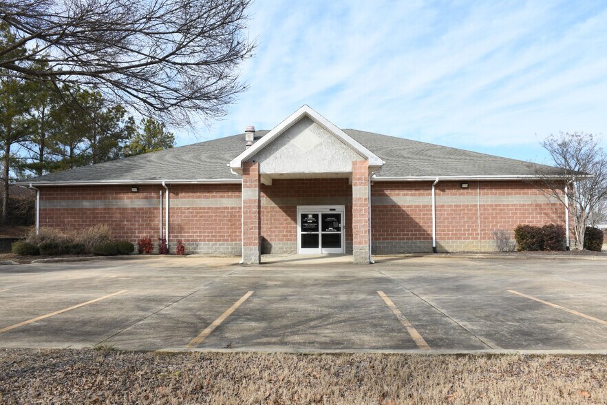 More Photos Of 2089 Southridge Dr, Tupelo Medical For Sale