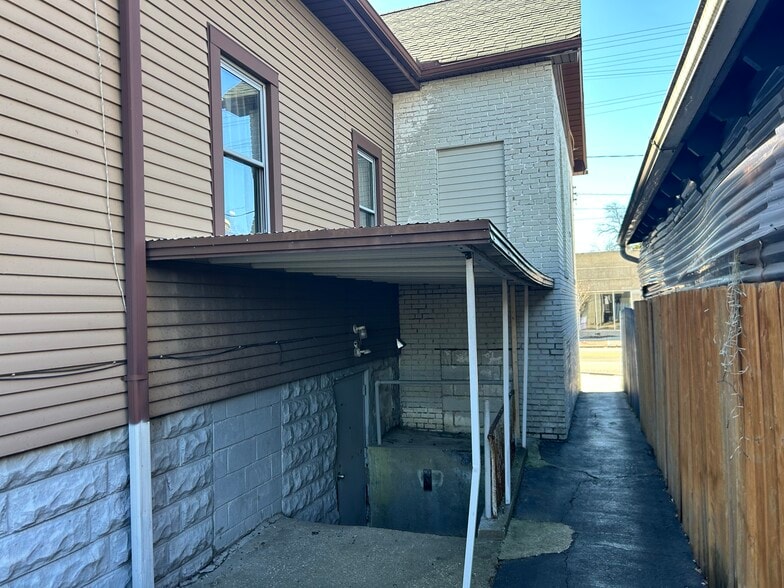 More Photos Of 669 E 185th St, Euclid General Retail For Sale