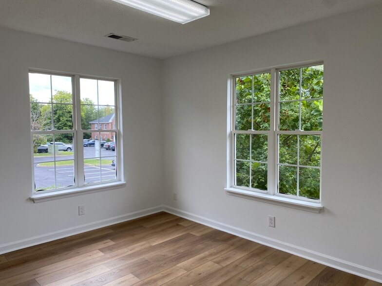 More Photos Of 8912 Stone Green Way, Louisville Office For Lease