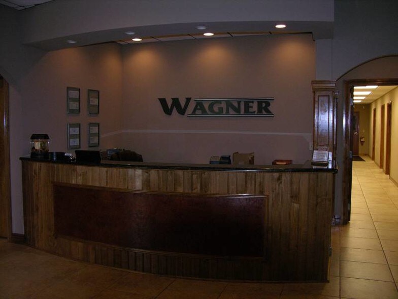 More Photos Of 1903 Greenleaf Ln, Leesburg Warehouse For Lease