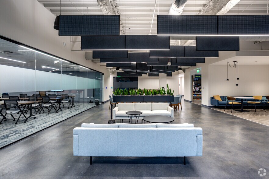 More Photos Of 10735 David Taylor Dr, Charlotte Unknown For Lease