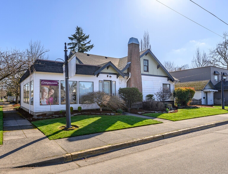 More Photos Of 636 NE Baker St, Mcminnville Freestanding For Sale