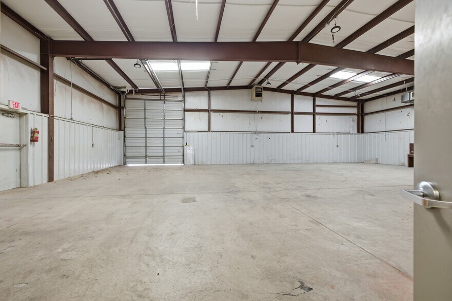 More Photos Of 13919 N Harvey Ave, Edmond Warehouse For Lease