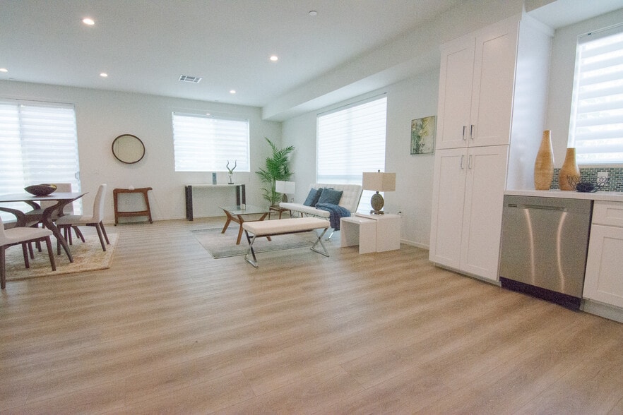 More Photos Of 2006 S Corning St, Los Angeles Apartments For Sale