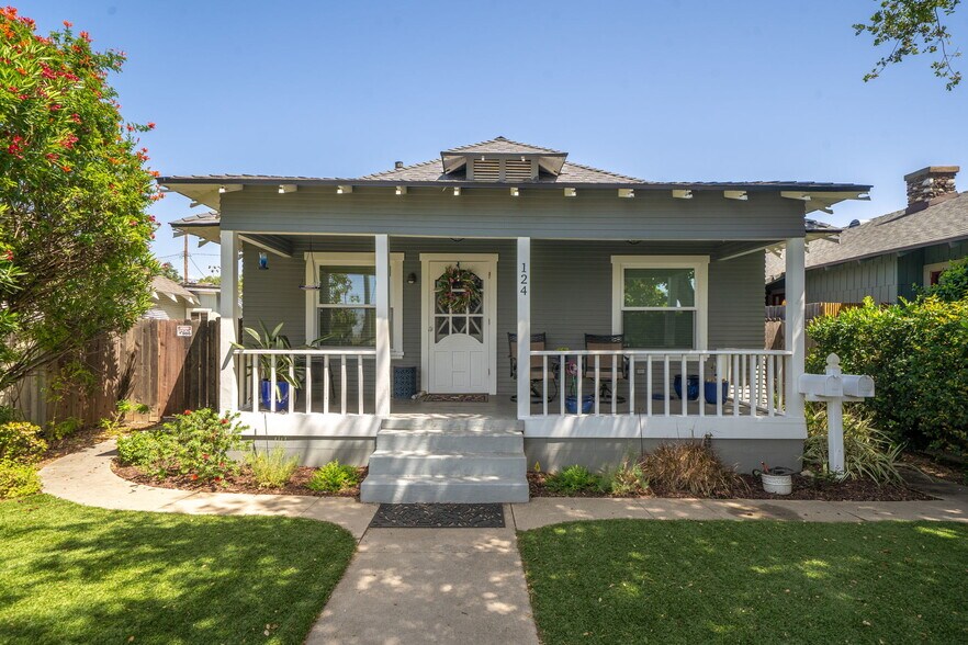 More Photos Of 124 N Vista Bonita Ave, Glendora Apartments For Sale
