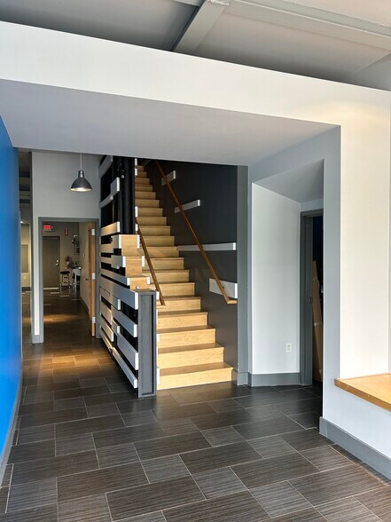 More Photos Of 2575 Willow Point Way, Knoxville Office For Lease