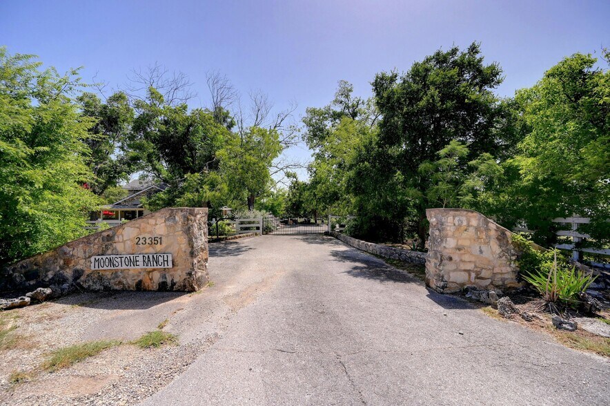 More Photos Of 23351 Ranch to Market 150 rd, Driftwood Specialty For Sale