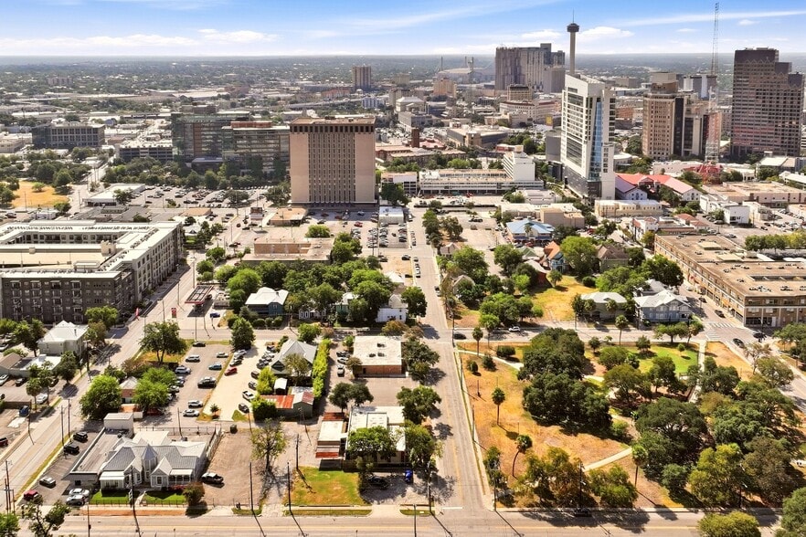 More Photos Of 420 Baltimore Ave, San Antonio Office For Sale