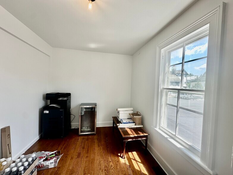 More Photos Of 123 Mason St, Greenwich Office For Lease